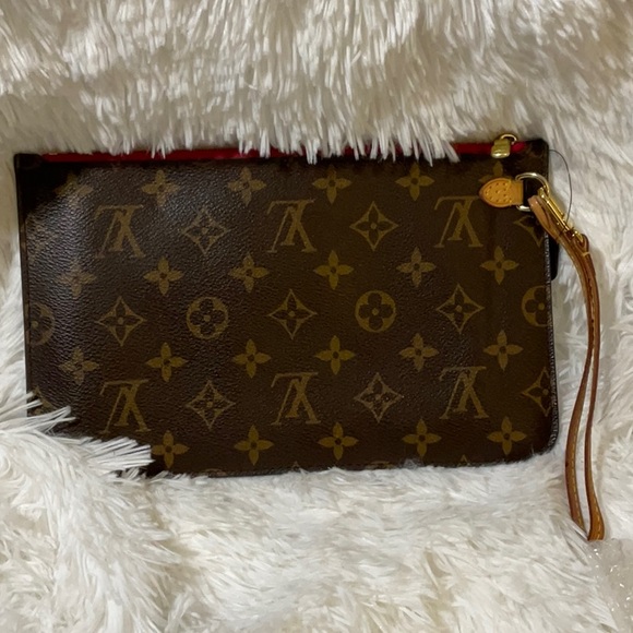 LV WRISTLET GM - Picture 2 of 6